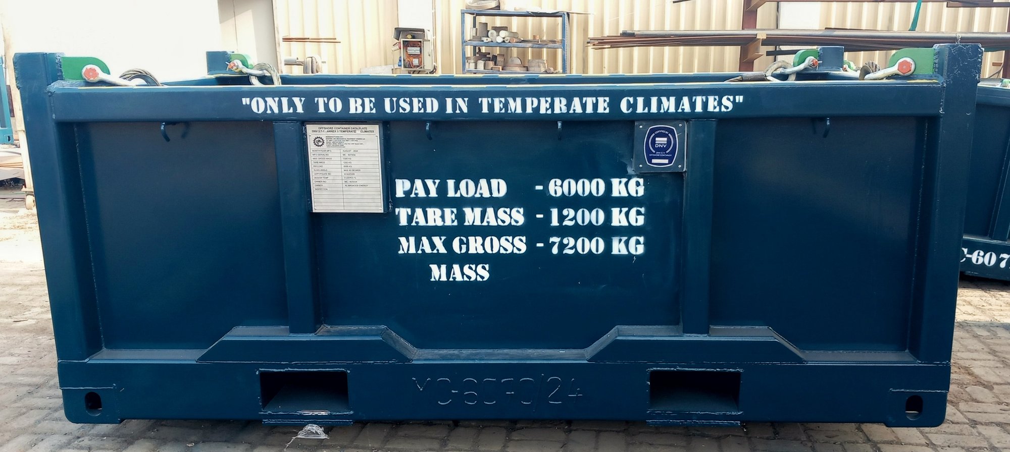 DNV 2.5 m offshore basket with payload, tare and gross mass ratings marked on the side panel